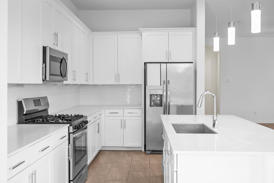 Building Photo - 9738 E Tiburon Ave