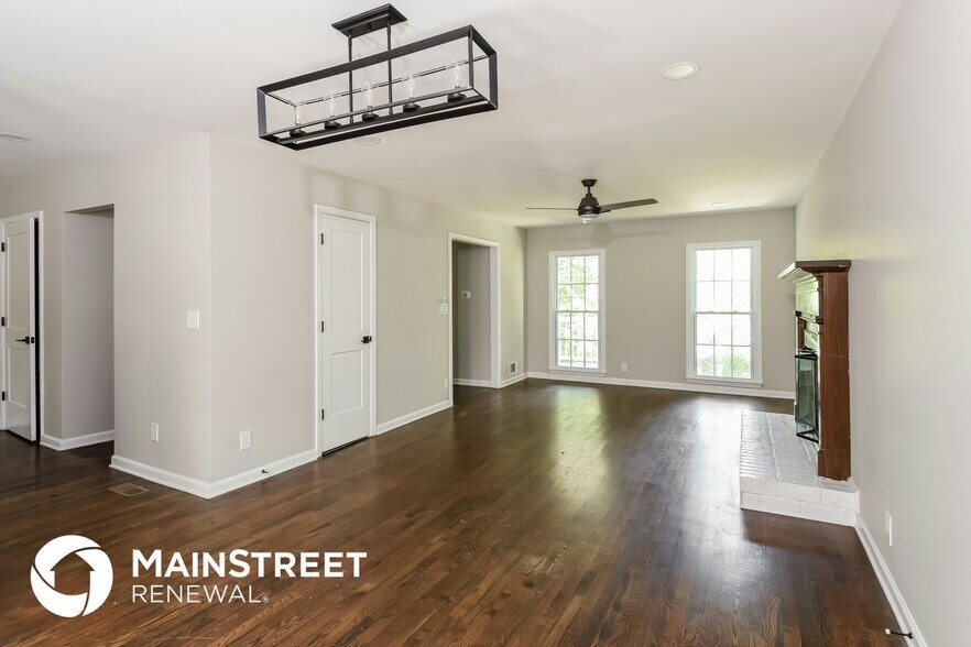 Building Photo - 2730 Cedarbrook Dr