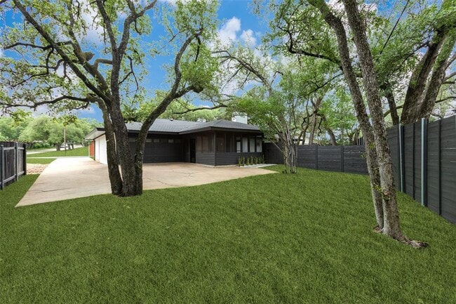 Building Photo - 1700 Barton Hills Dr
