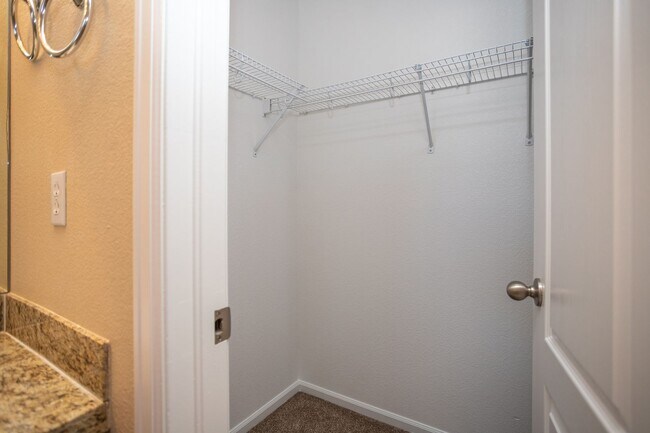 Building Photo - Well Maintained Home in Eastview Estates!