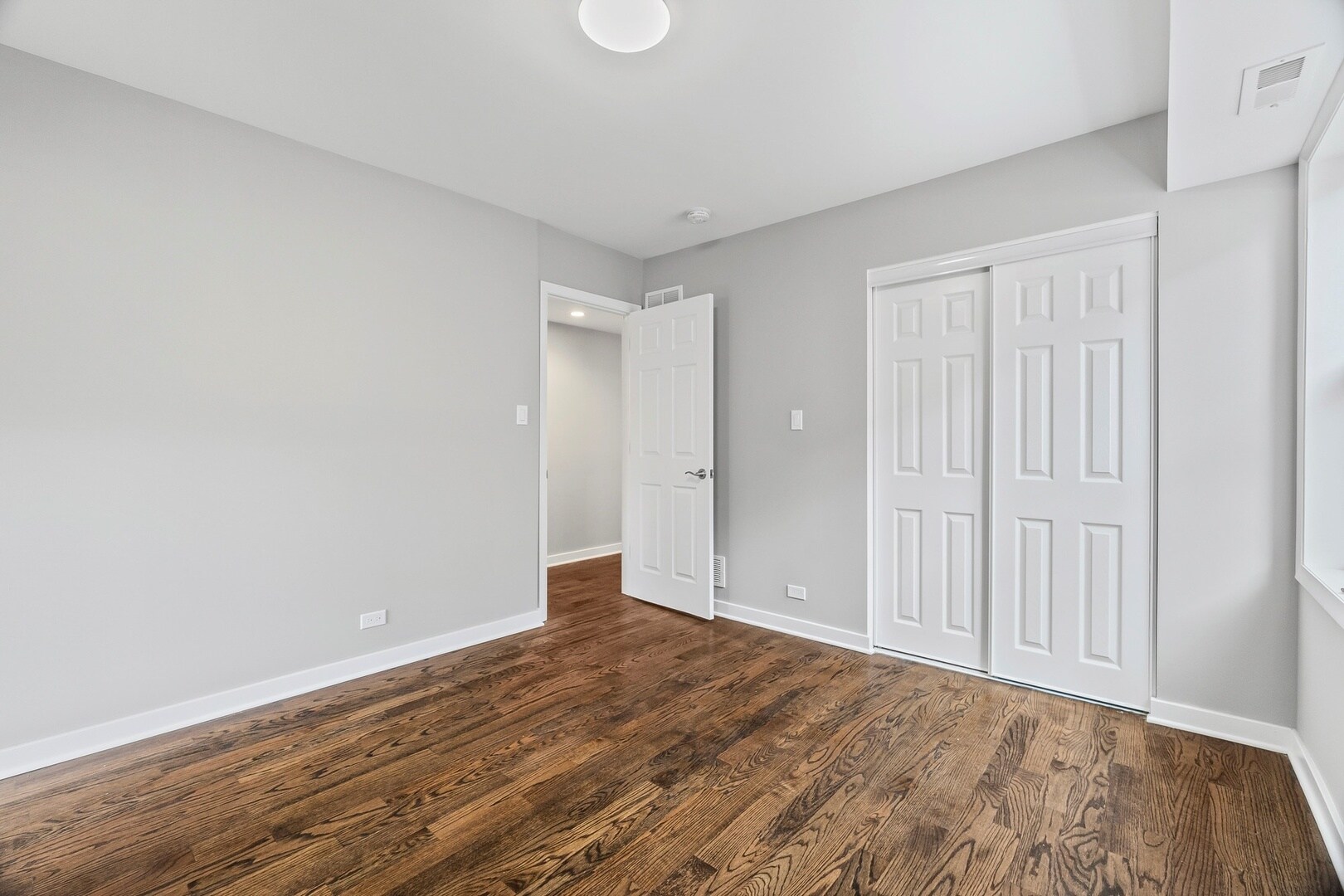 Building Photo - 2553 W Summerdale Ave
