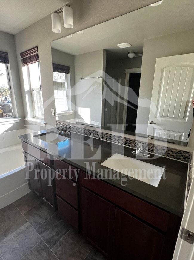 Building Photo - 3887 Portside Dr