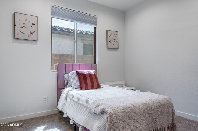 Building Photo - 18365 W Ewers Dr