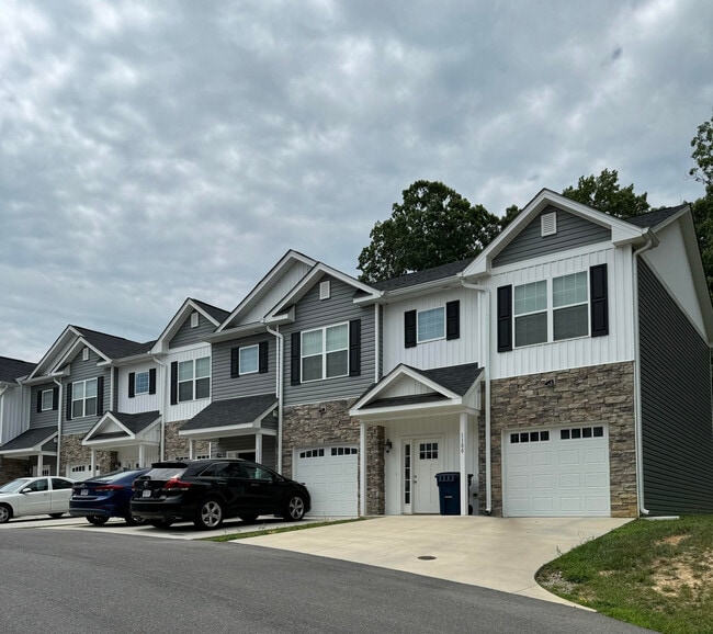 Building Photo - 1150 Maid Marian Ln