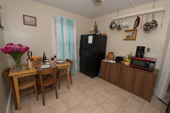 Building Photo - 2 bedroom apartment!