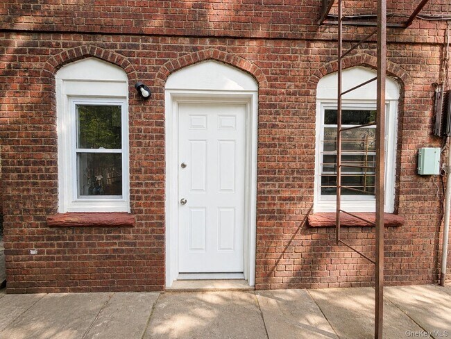 Building Photo - 167 Liberty St