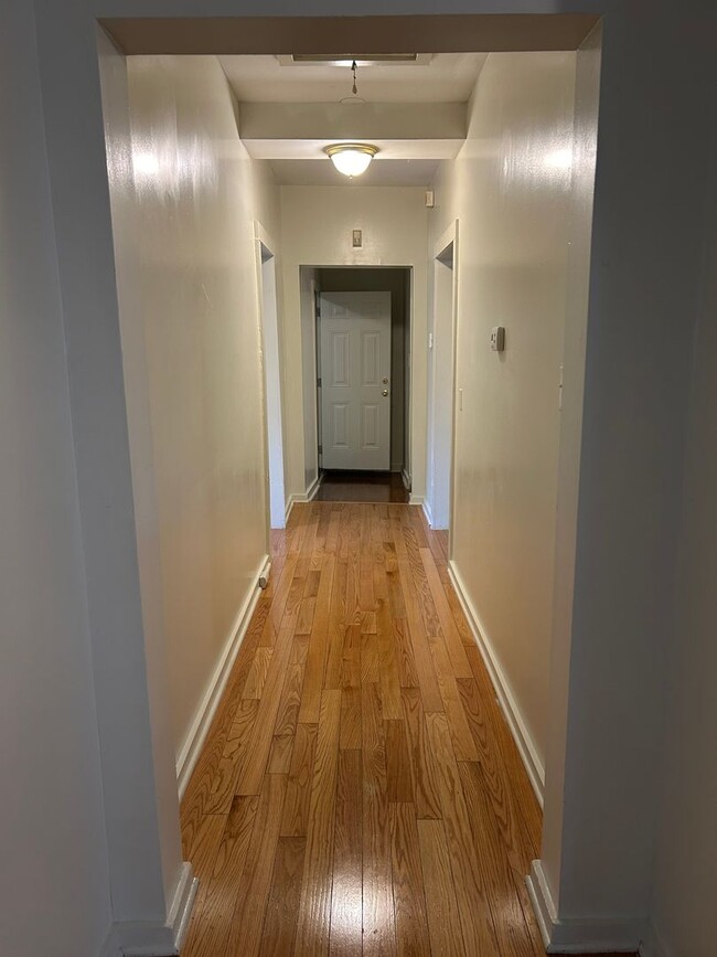 Building Photo - Spacious 2 Bed 2 Bath House with Storage /...