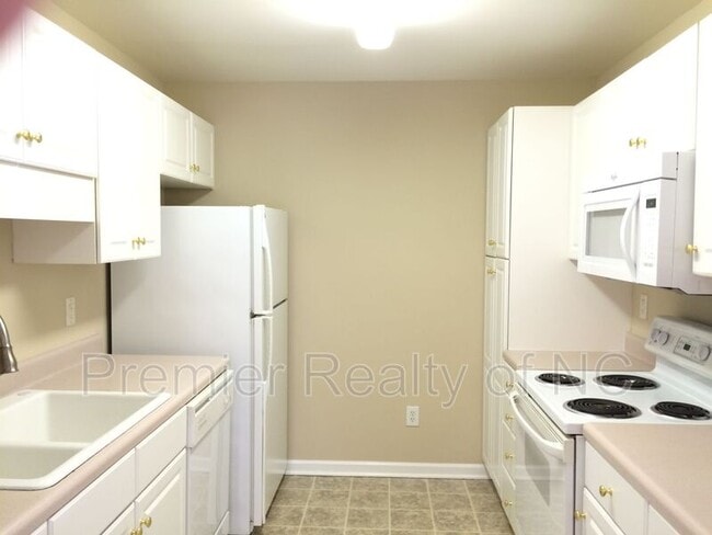 Building Photo - 126 River Oaks Ct