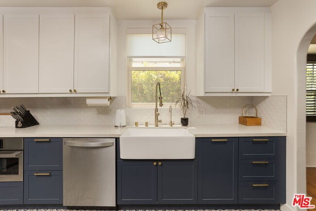 Building Photo - 5120 Willowcrest Ave