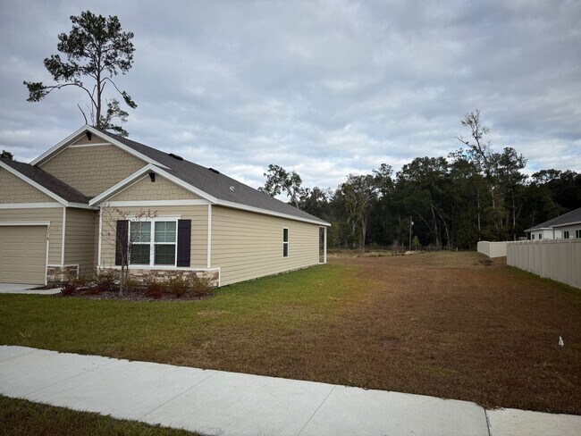 Building Photo - 4 Bedroom 2 Bath Convenient to Everything