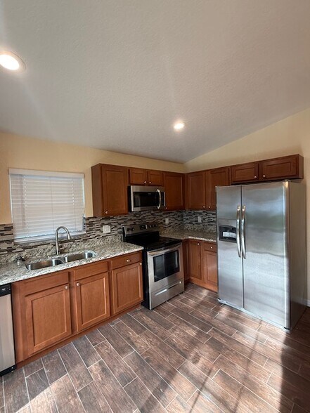 New Appliances - 2289 Atrium Cir