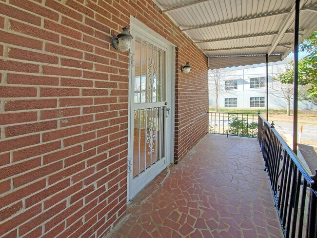 Building Photo - 5 Bedroom 3.5 Bath Brick home in Downtown Greenville !!!!