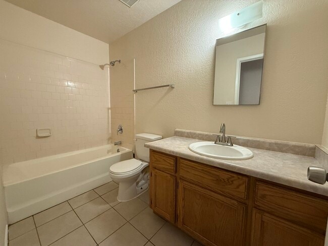 Building Photo - 6141 E 40th Pl