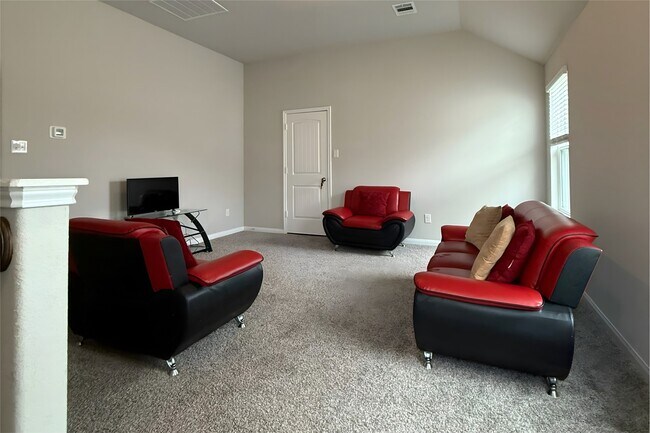 Building Photo - 5747 Cerrillos Dr