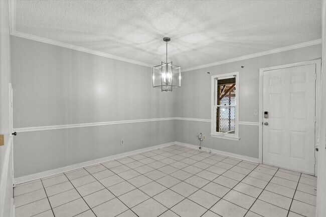 Building Photo - 429 Russell St NE