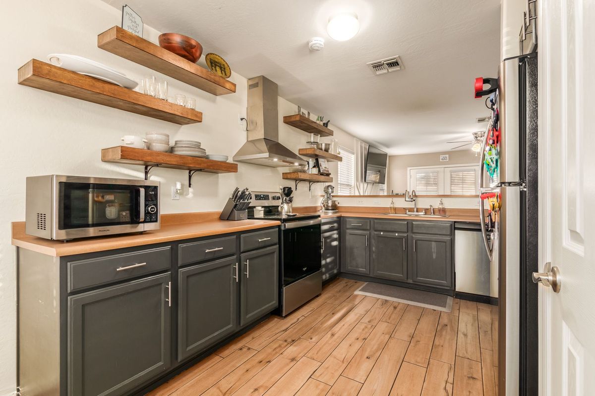 Kitchen - 2213 S 65th Dr