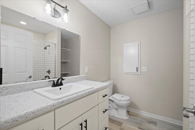 Building Photo - AVAILABLE 9/19!! 3bed/2bath with flex spac...