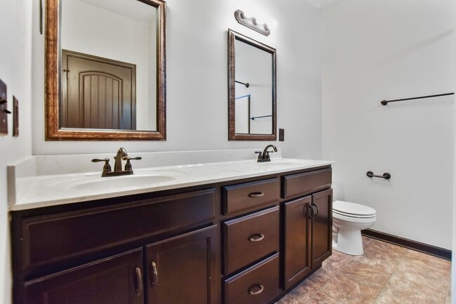 Building Photo - Pet Friendly Four Bedroom!