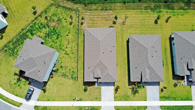 Building Photo - 5929 SE Sky Blue Cir