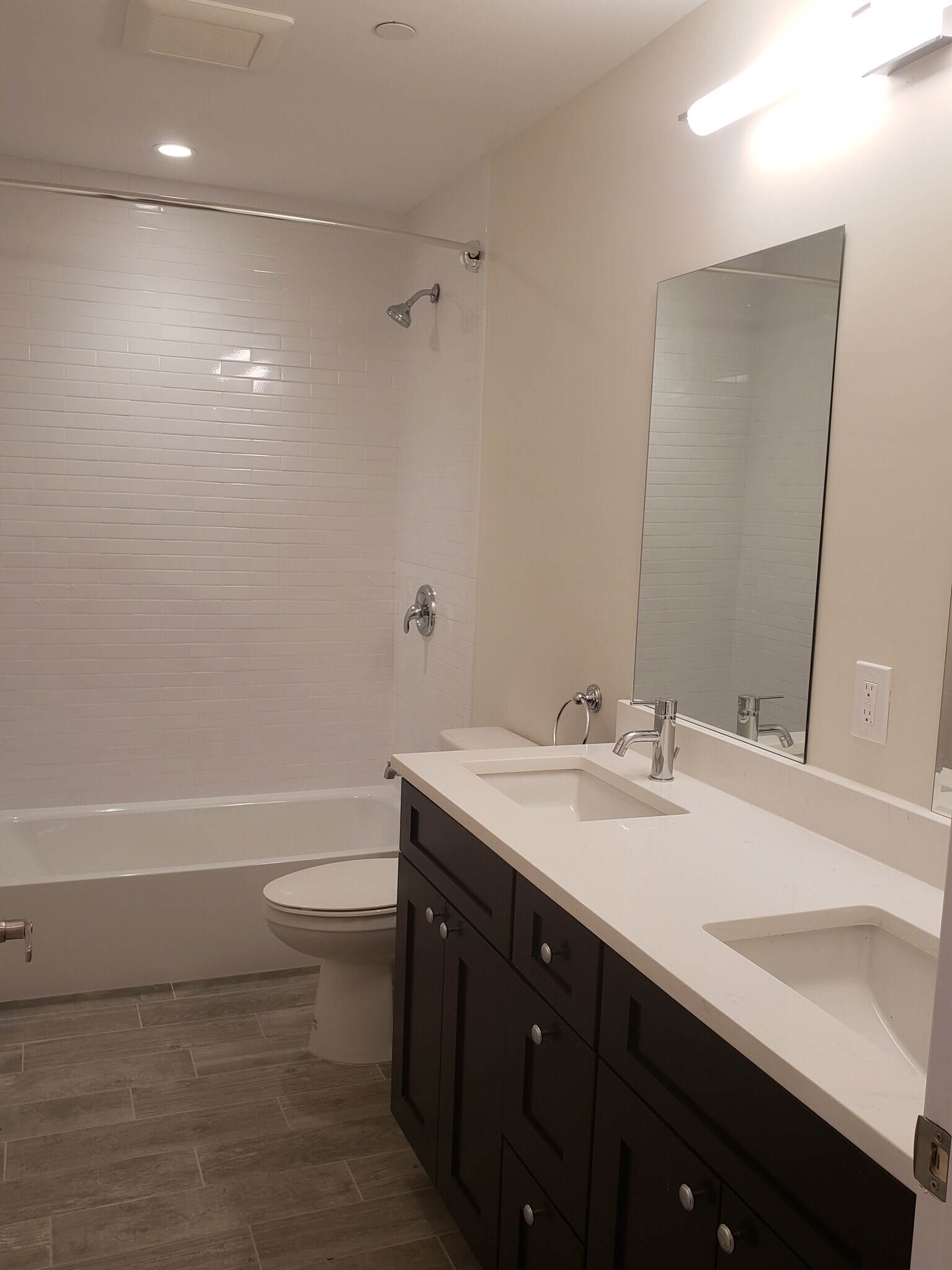 Double Sink Vanity w/ Quartz Countertops &amp; Lots of Storage! - 1892 Ontario Pl NW