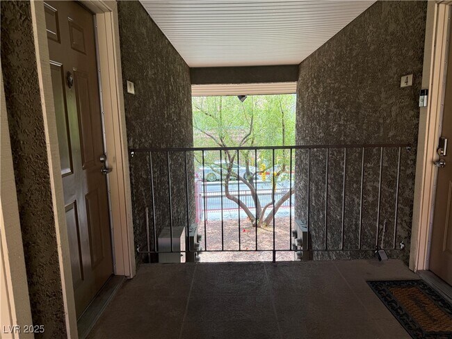 Building Photo - 4390 Sandy River Dr