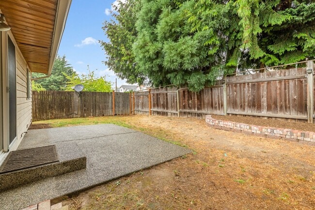 Building Photo - Duplex - 2 bedroom 2 bath