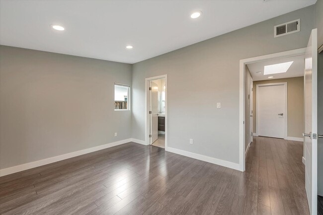 Building Photo - Modern Elegance & Effortless Style l 4BR Santa Clara Home