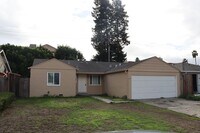 Building Photo - 3 Bedroom/ 2 Bath Original Rancher in Santa Clara