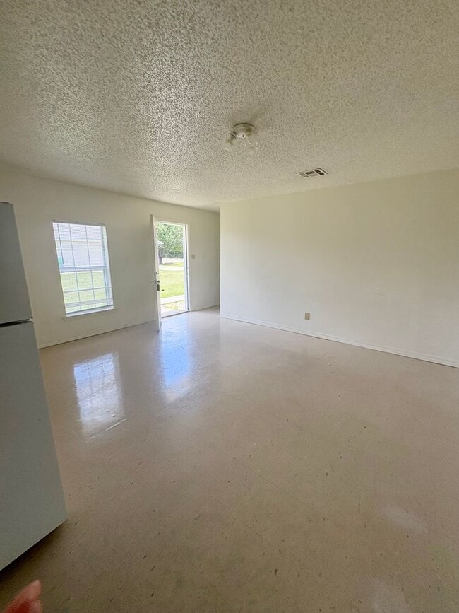 Building Photo - Waveland Duplex