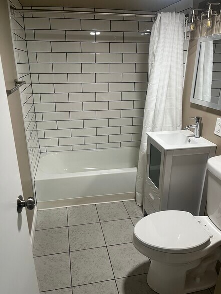 Building Photo - 901 Fryer St