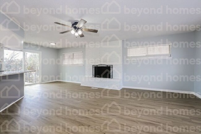 Building Photo - Beautifully renovated home with 3 bedroom ...