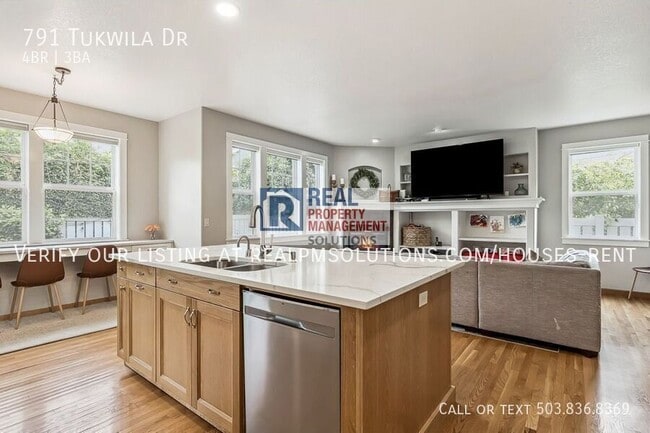 Building Photo - 791 Tukwila Dr