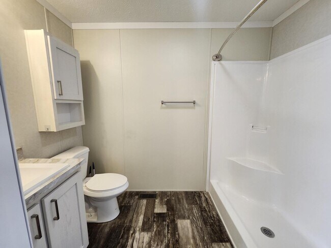Building Photo - 220 Maple