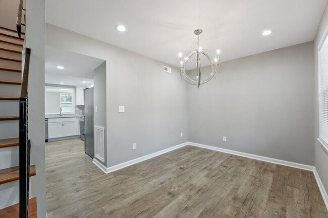 Building Photo - 505 NW Forrest Pk Ct