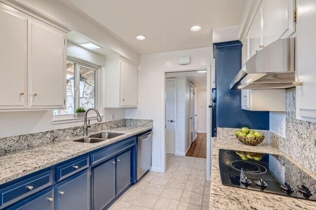 Building Photo - NICE HOME IN SACRAMENTO!!