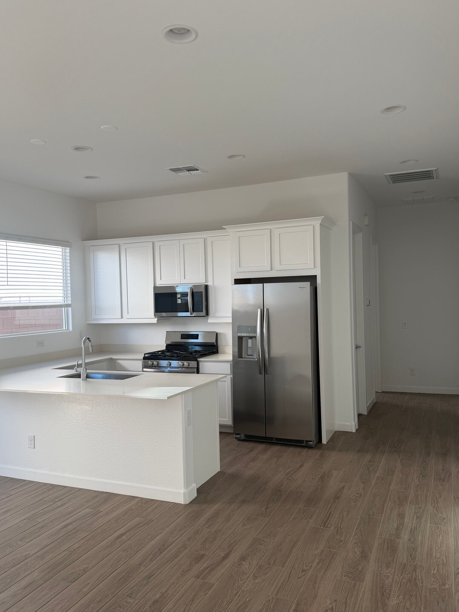 Building Photo - 9641 W Mulberry Dr