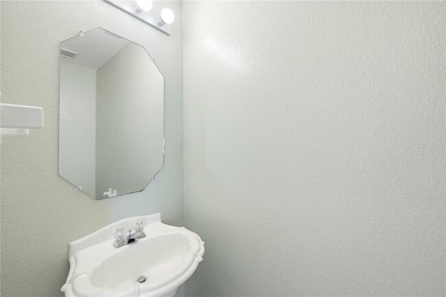 Building Photo - 508 Calcite Cove