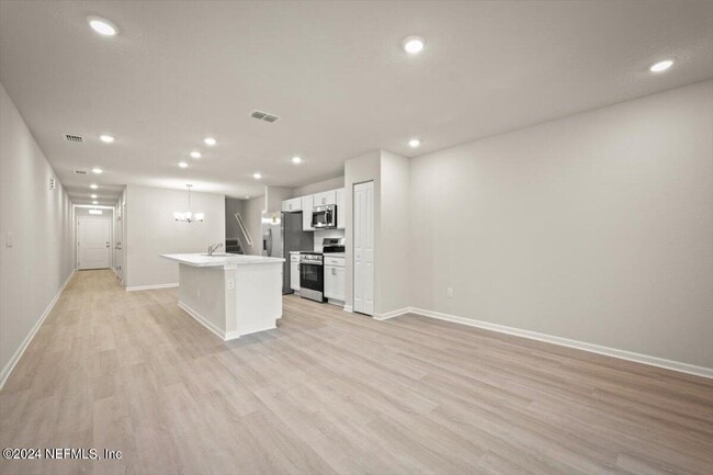 Building Photo - 844 Hartshill Pl
