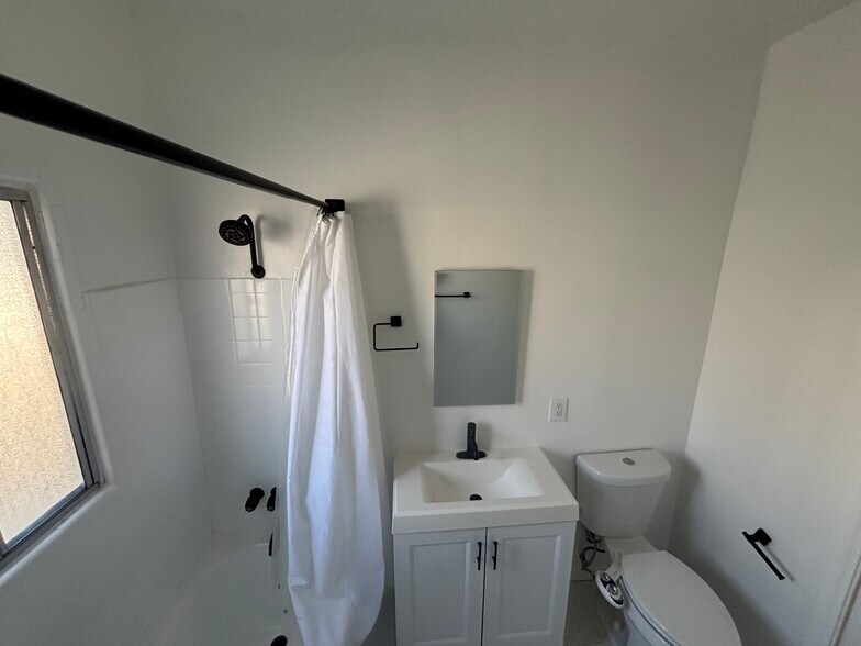 Building Photo - 5137 1/2 W 21st St