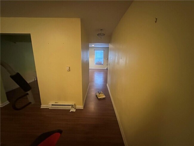 Building Photo - 61 Longwood Ct