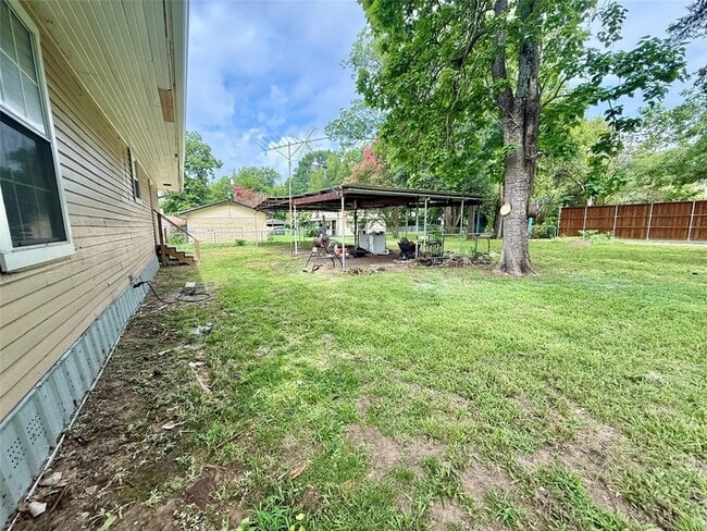 Building Photo - 417 Putman St