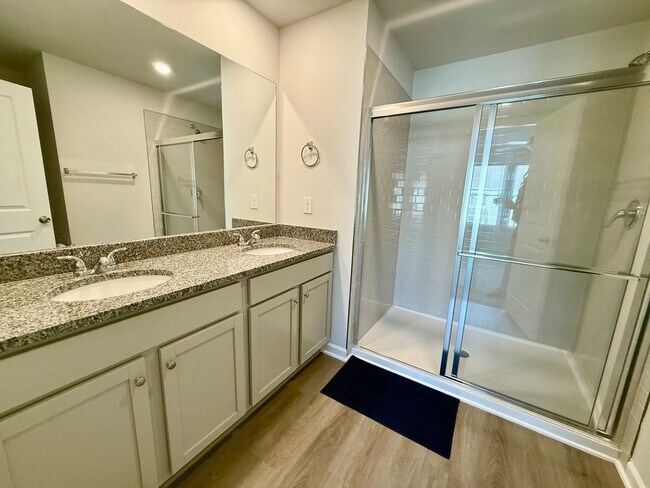Building Photo - Luxury Townhome in Adairsville