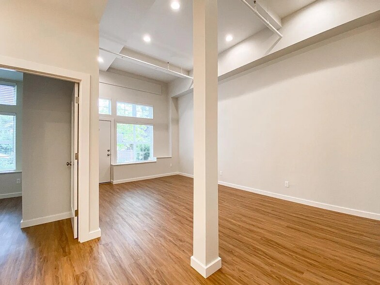 Building Photo - 311 N 77th St