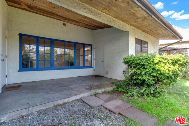 Building Photo - 152 S Kilkea Dr