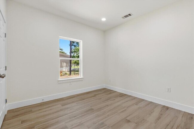 Building Photo - 109 Clear Spring St