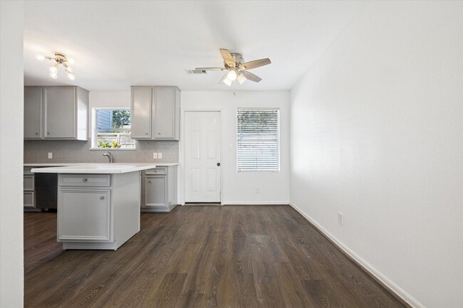 Building Photo - 4404 Vivian St