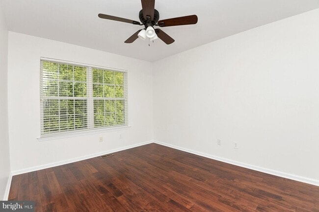 Building Photo - 26 Normandy Dr