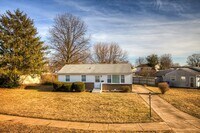 Building Photo - Ranch home near Christiana Hospital - COMI...