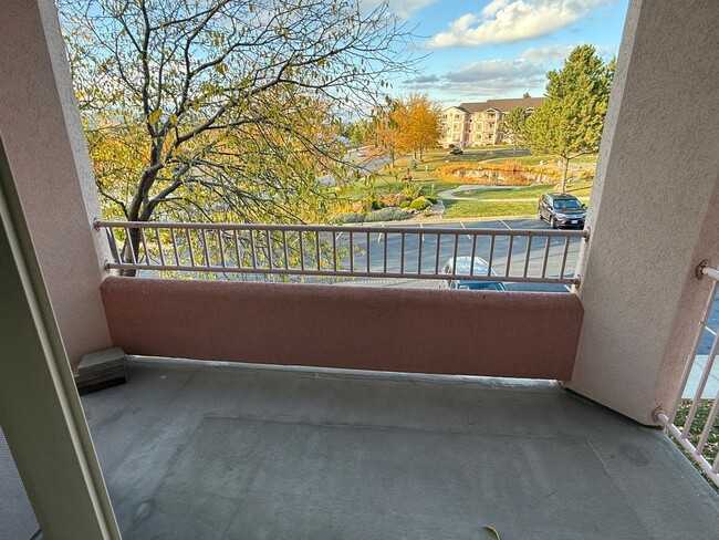 Building Photo - * MOVE-IN SPECIAL * 2-bedroom Condo for re...