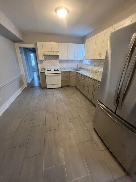 Building Photo - 48 Hopkins Pl